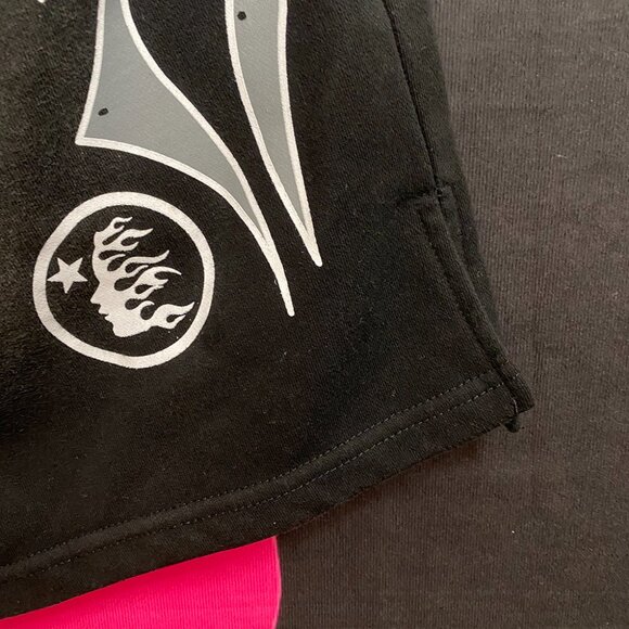 Hellstar Drawstring Mid-Rise Sports Shorts For Men - Picture 6 of 6